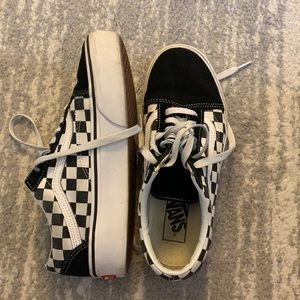 Platform checkerboard vans old school.
